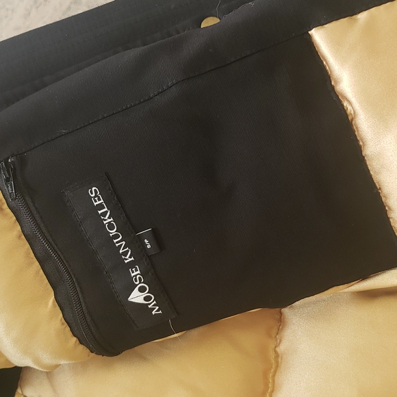 Moose Knuckles Women's Scarlet Parka - Picture 7 of 9